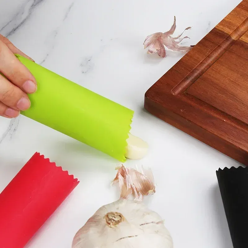 Tube éplucheur d'ail en silicone 2