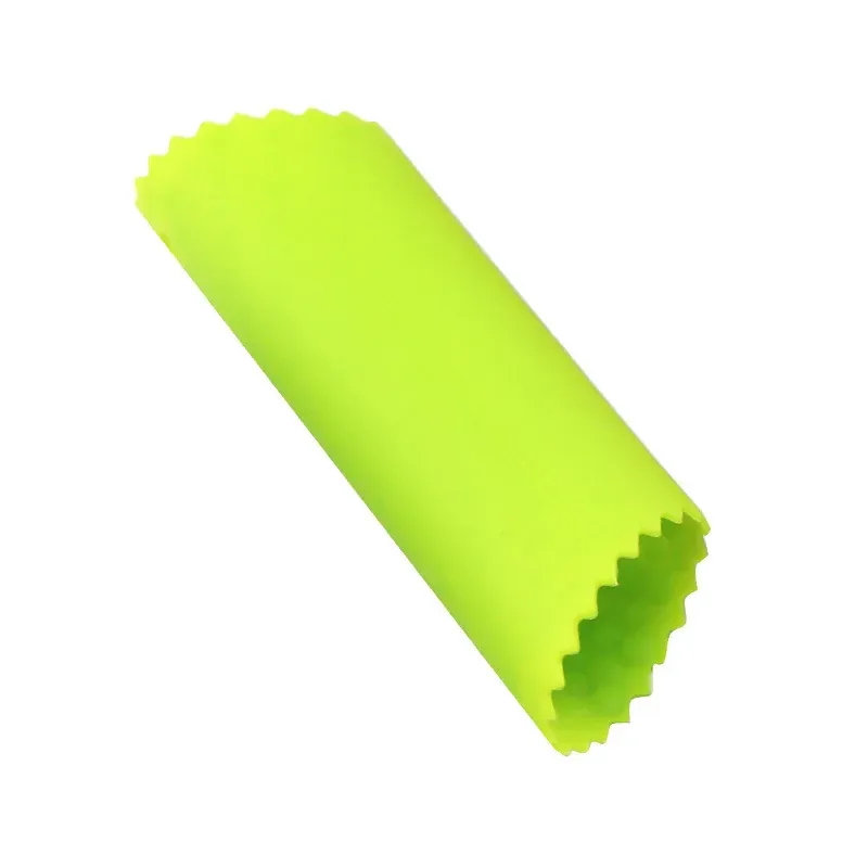 Tube éplucheur d'ail en silicone 9