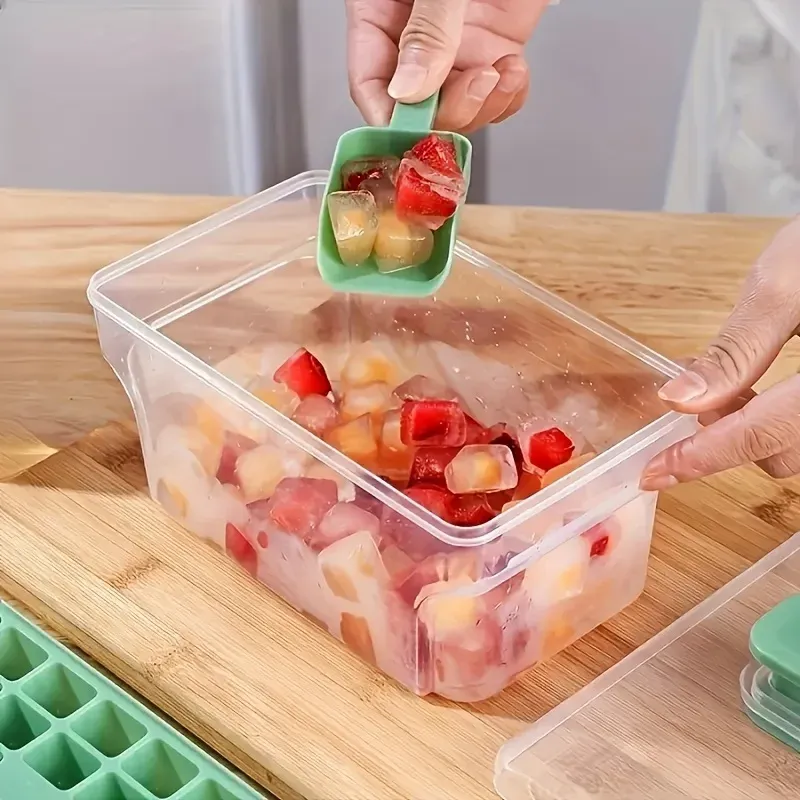 Bac à glace et ses glaçons prêts à l'emploi