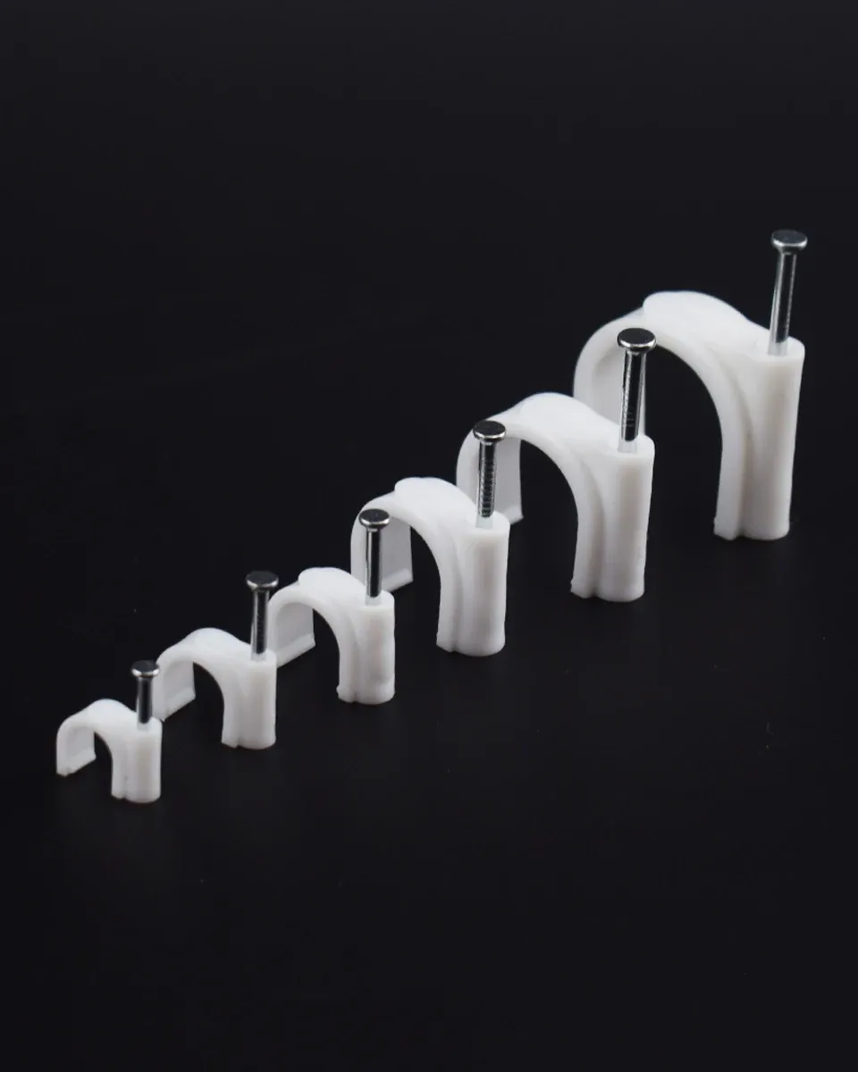 Clips de câble utilisés dans un intérieur moderne