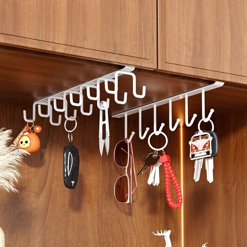 Organisation de cuisine avec crochet de suspension
