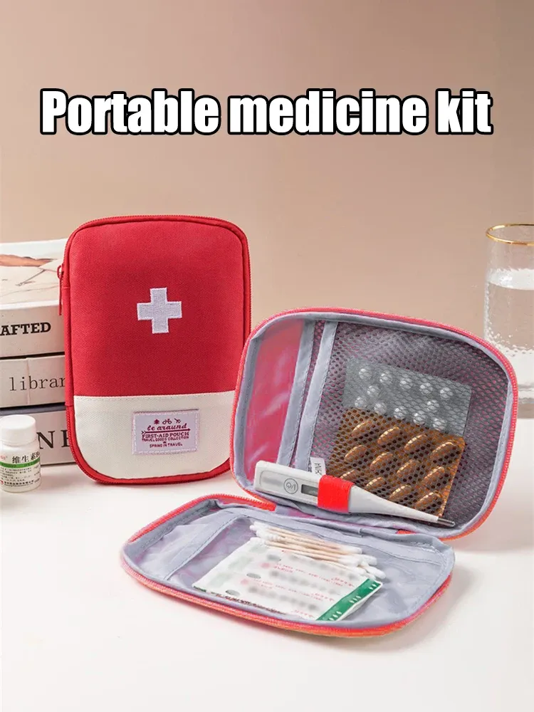 Pochette médicaments de voyage, finitions