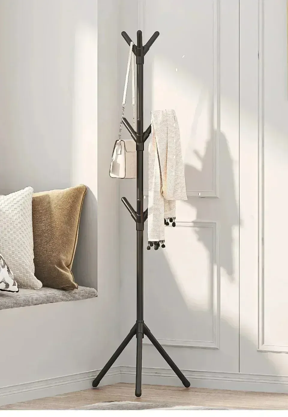 Portant arbre sculptural au bureau