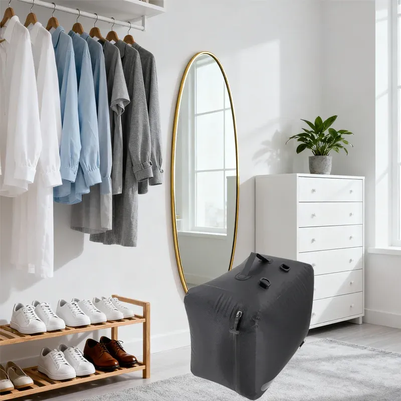 Sac de compression sous vide dans une armoire bien organisée