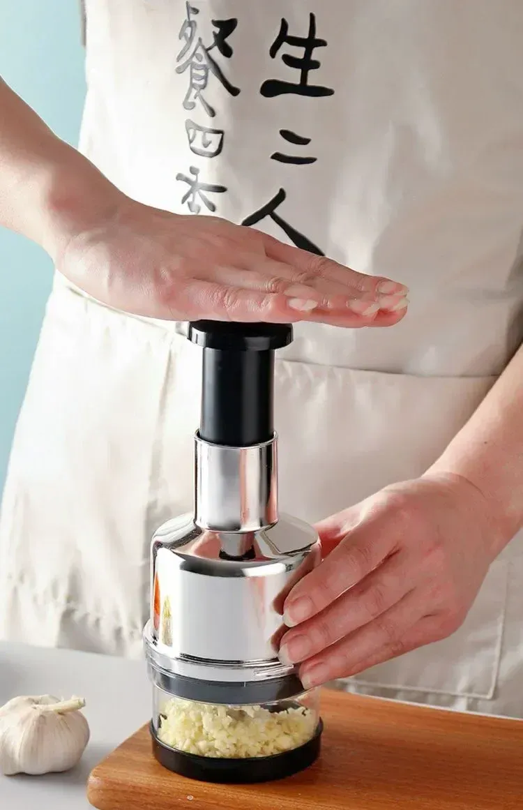 Hachoir polyvalent en situation de cuisine