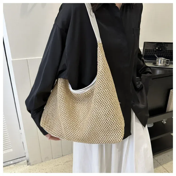 Sac de plage tissé, ambiance lifestyle