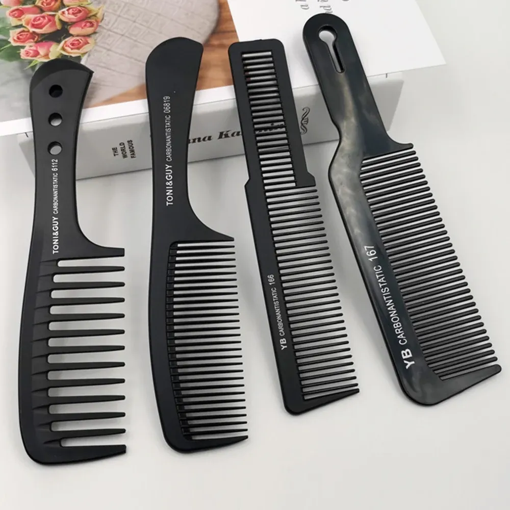 Peigne plat noir à dents larges en carbone pour coupe de cheveux homme, usage professionnel en salon de coiffure - Image 1