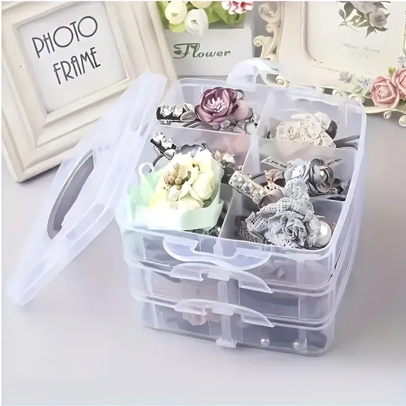 Boîte de rangement avec ses compartiments remplis