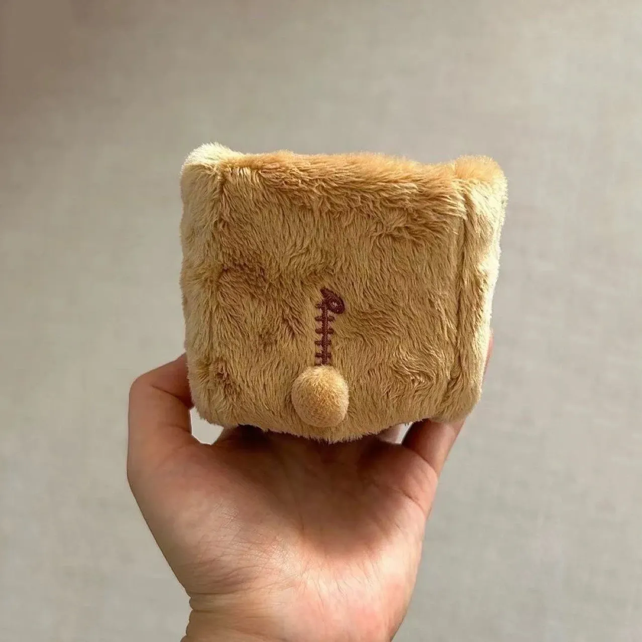 Porte-crayons en peluche Kawaii, vue rapprochée