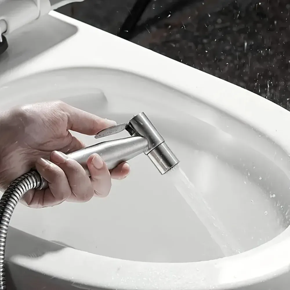 Ensemble complet de pulvérisateur de toilette pour bidet dans un cadre de salle de bains