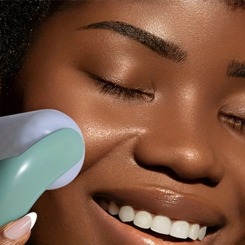 Rouleau de glace pour le visage et les yeux, grand outil de beauté refroidissant pour le visage, masseur portatif, routine de soins de la peau à domicile 3