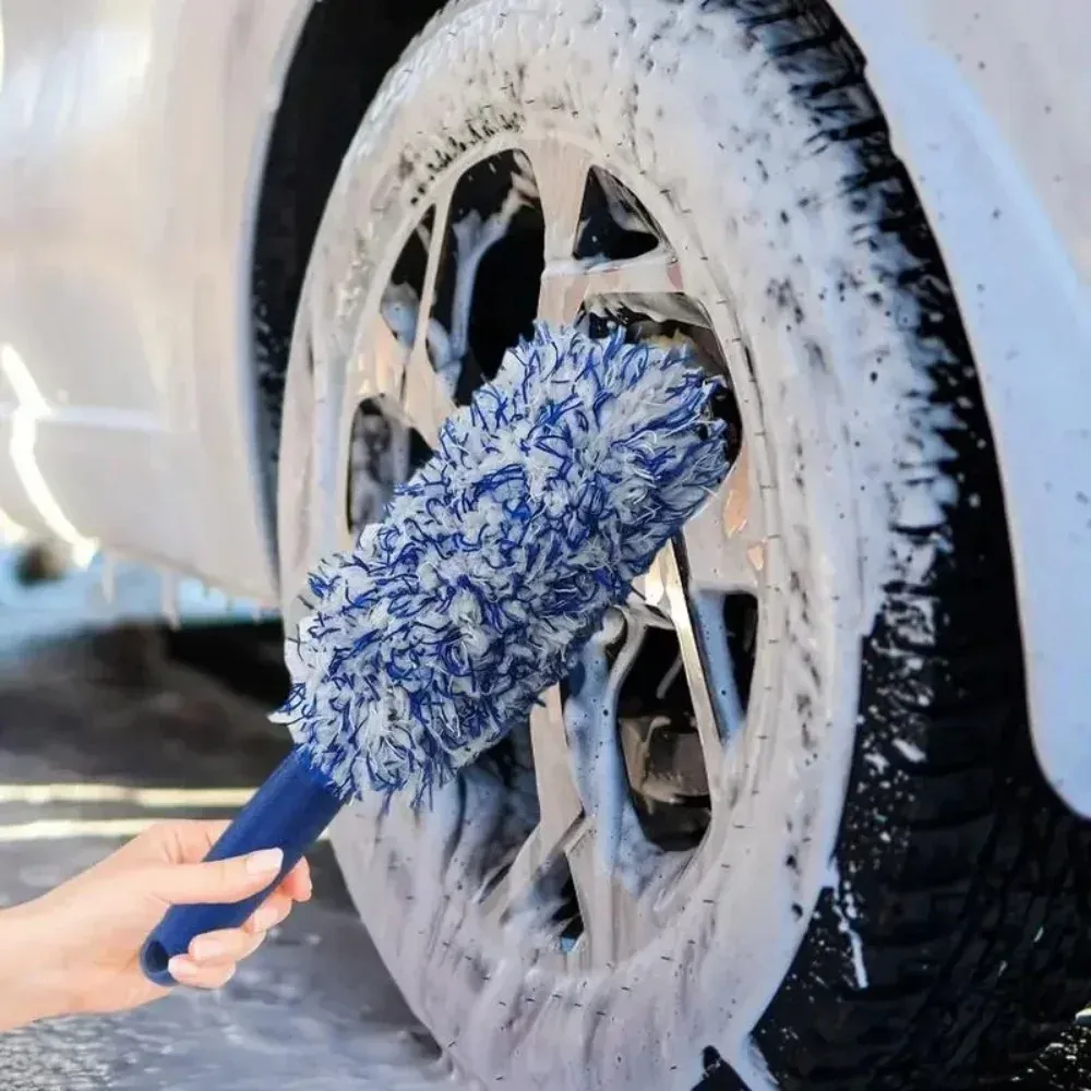 Brosse de lavage de voiture en peluche Premium pour roues, poignée antidérapante, facile à nettoyer, pour rayons et jantes 2