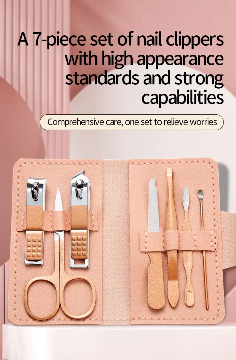 Ensemble de coupe-ongles portable présenté dans son étui