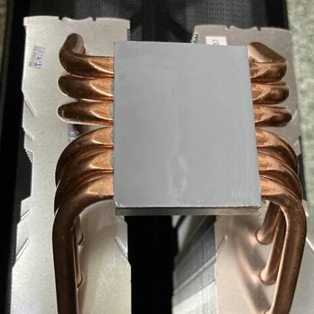 Pâte thermique PTM7950 sur carte graphique